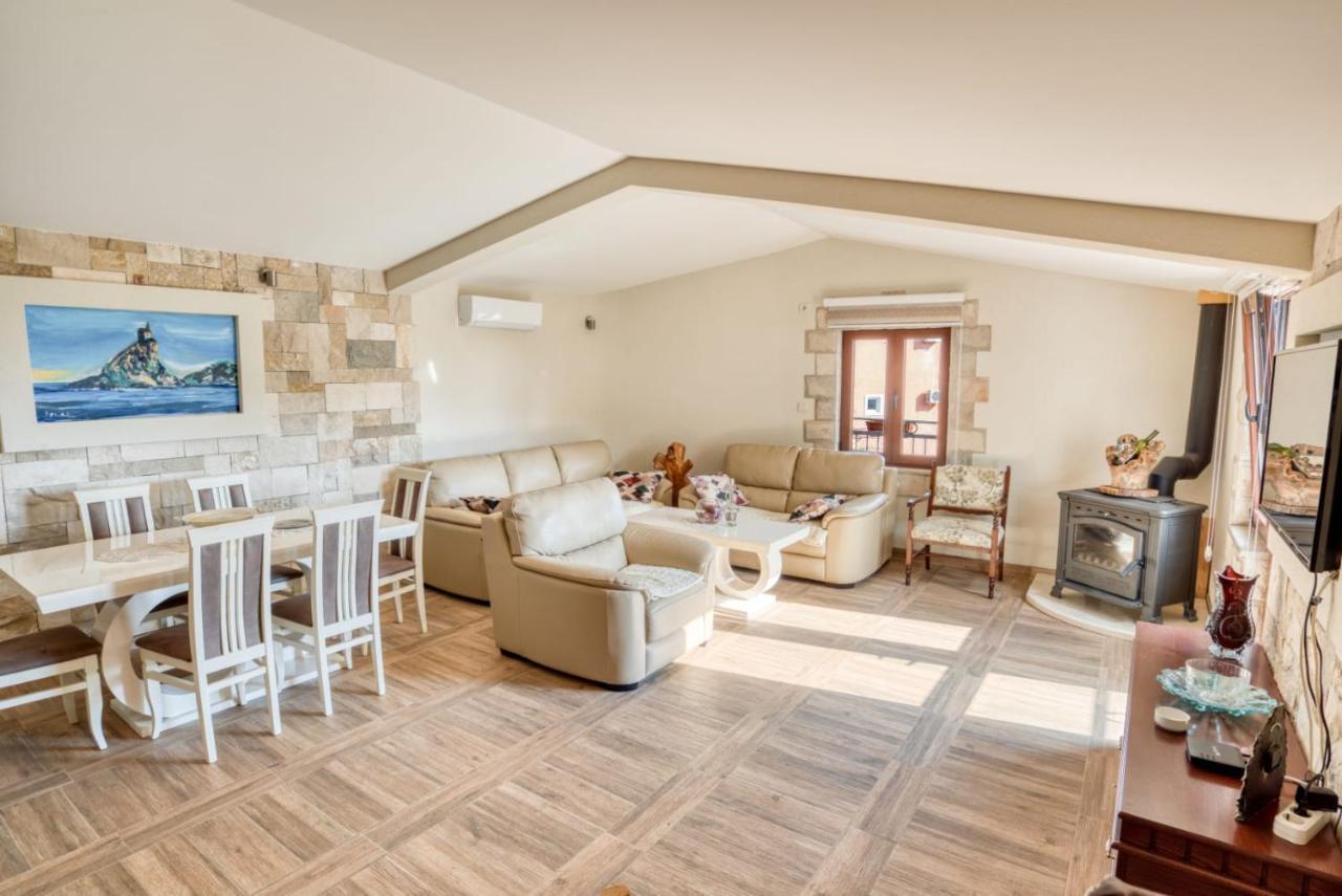 Savovic_Lux Apartment Petrovac ภายนอก รูปภาพ