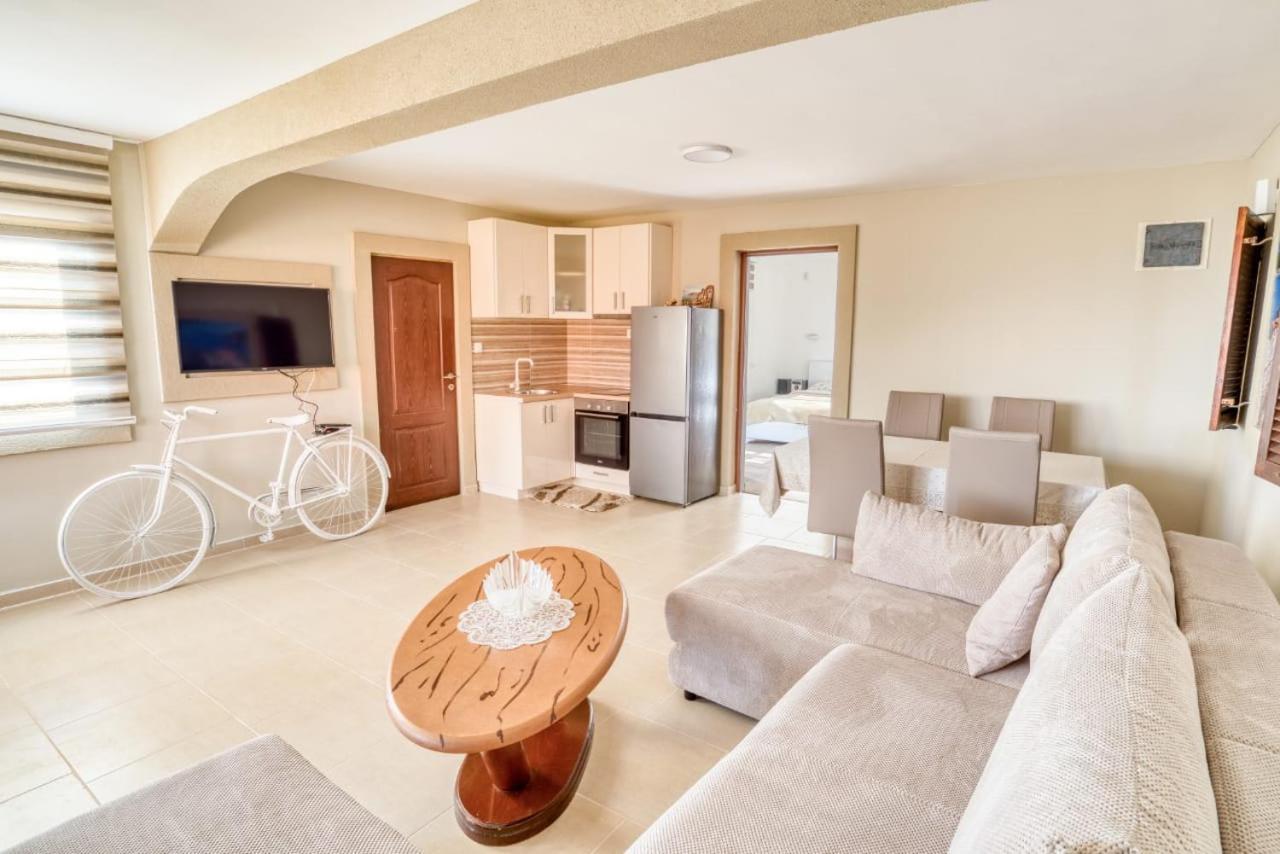 Savovic_Lux Apartment Petrovac ภายนอก รูปภาพ